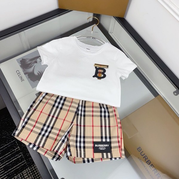 Burberry バーバリーブランド子供セットアップ 夏服 男の子 女の子 半袖 Tシャツ 半ズボン 90-160cm キッズ 薄手 通気性 速乾 ベビー服 柔らかい 快適 ジャージ 上下セット ジュニア ゆったり カジュアル トップス ショートパンツ 韓国風 お洒落 通園 通学 普段着