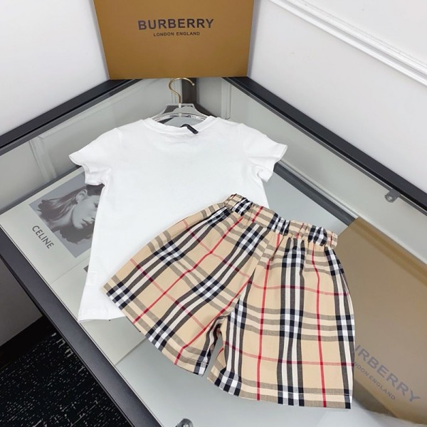 Burberry バーバリーブランド子供セットアップ 夏服 男の子 女の子 半袖 Tシャツ 半ズボン 90-160cm キッズ 薄手 通気性 速乾 ベビー服 柔らかい 快適 ジャージ 上下セット ジュニア ゆったり カジュアル トップス ショートパンツ 韓国風 お洒落 通園 通学 普段着