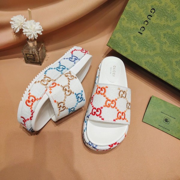 Gucci グッチブランド厚底スリッパ GGカラー総柄 厚底スライドサンダル レディース 白地マルチカラー ミッドソール ルームシューズ カジュアルサマーサンダル 225¬270mm