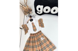 バーバリー子供服 プラダメンズショーツ ロエベ麦わら帽子とバッグ