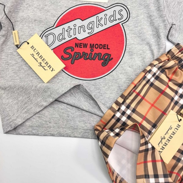 Burberry バーバリーブランド子供服 男の子 半袖 Tシャツ ハーフパンツ 上下セット 90-160cm 夏服 セットアップ 子供 夏 ジャージ 上下 セット 男の子 カジュアル 韓国 お洒落 男の子 半袖 スウェット セットアップ キッズ 