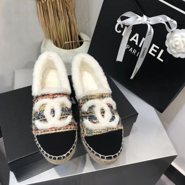 シャネルブランドローファー靴レディース冬 もこもこ 暖かい フラットシューズ Chanel かわいい 裏起毛 歩きやすい パンプス コンフォートシューズ フェイクファー スリッポン