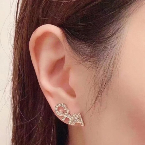 シャネルブランド ピアス おしゃれ キラキラ 水ダイヤ 耳飾り レディース向け CHANELロゴ 精緻 上品 素敵 イヤリング アクセサリー 気質