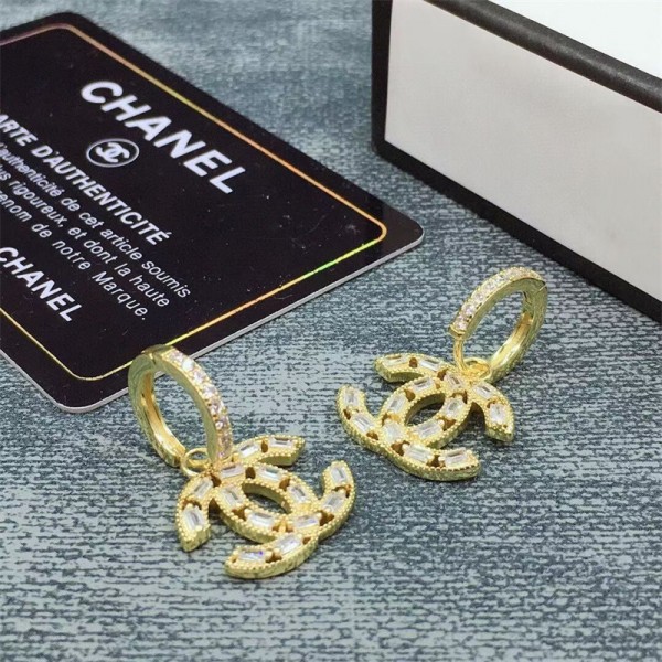シャネル イヤリング レディース CHANEL ブランド人気ピアス ココマーク 揺れる 金属アレルギー対応シルバー925  スワロフスキー ジルコニア 女性 誕生日 記念日 ホワイトデー プレゼント シャネル イヤリング レディース CHANEL ブランド人気ピアス ココマーク 揺れる 金属アレルギー対応シルバー925  スワロフスキー ジルコニア 女性 誕生日 記念日 ホワイトデー プレゼント