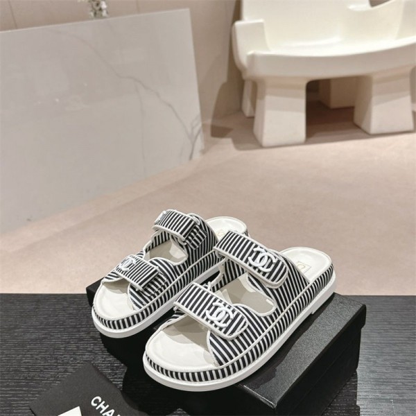 Chanel シャネルブランド女性スリッパ かわいい バックルストラップレディースシューズサマービーチレディースローウォーキングに適したローヒールスリッパ   225¬250cm