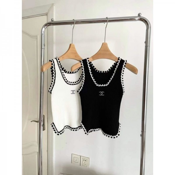 Chanel シャネルハイブランドキャミソール インナー リブニット リブキャミ レディース トップス 肌着 タンクトップ 露出防止 ブラ紐隠し スクエアネック ノースリーブ 重ね着 ニットソー 着やせ ストレッチ シンプル お洒落 キレイめ 可愛い 春夏