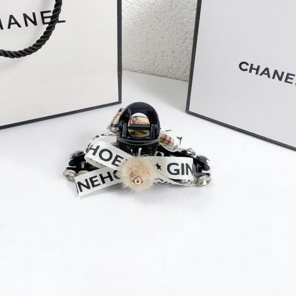 Chanel シャネルハイブランドヘアアクセサリー グリップ スタイリング ぬいぐるみ 大型秋冬ヘアクリップ ヘアピン かわいい クロスヘアグリップ 髪を巻く ファッション