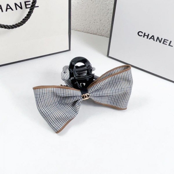 Chanel シャネルハイブランドヘアアクセサリー グリップ スタイリング ぬいぐるみ 大型秋冬ヘアクリップ ヘアピン かわいい クロスヘアグリップ 髪を巻く ファッション
