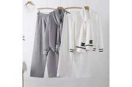 シャネルレディースニットセットアップ グッチ大判マフラー バーバリー毛布