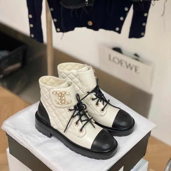Chanel シャネルブランドブーツ レディース 歩きやすい ショートブーツ 厚底 編み上げ ハイカット 白 黒 バイク ファッション 225~ 250cm アンクルシューズ 防水 秋 冬用 革靴
