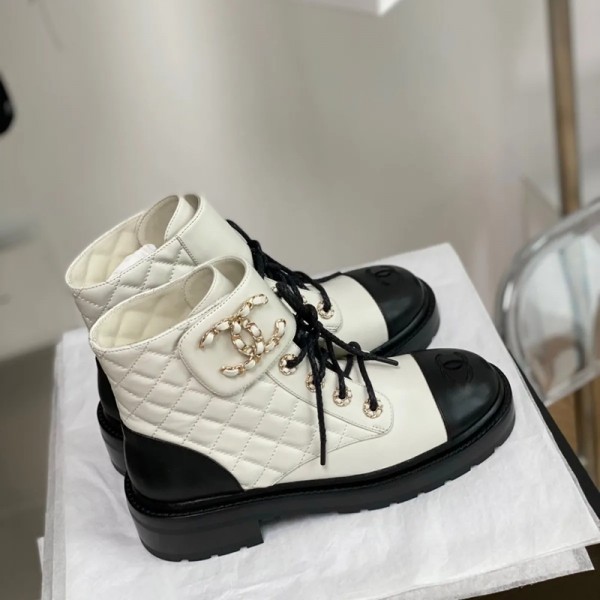 Chanel シャネルブランドブーツ レディース 歩きやすい ショートブーツ 厚底 編み上げ ハイカット 白 黒 バイク ファッション 225~ 250cm アンクルシューズ 防水 秋 冬用 革靴