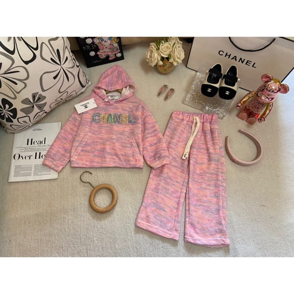 Chanel シャネルハイブランド子供服 女の子 セットアップ 春 秋 100¬150cmトレーナー スウェットパンツ 上下セット ジャージ キッズ セットアップ 子供 秋服 女の子 長袖 スウェット ズボン セットアップ キッズ カジュアル 韓国 おしゃれ 小学生 中学生 女の子服