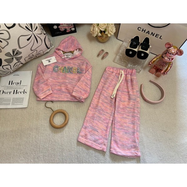 Chanel シャネルハイブランド子供服 女の子 セットアップ 春 秋 100¬150cmトレーナー スウェットパンツ 上下セット ジャージ キッズ セットアップ 子供 秋服 女の子 長袖 スウェット ズボン セットアップ キッズ カジュアル 韓国 おしゃれ 小学生 中学生 女の子服