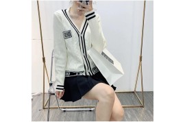 シャネル女の子カーデイガン LV韓国風Ｔシャツ クロムハーツ応接間マット