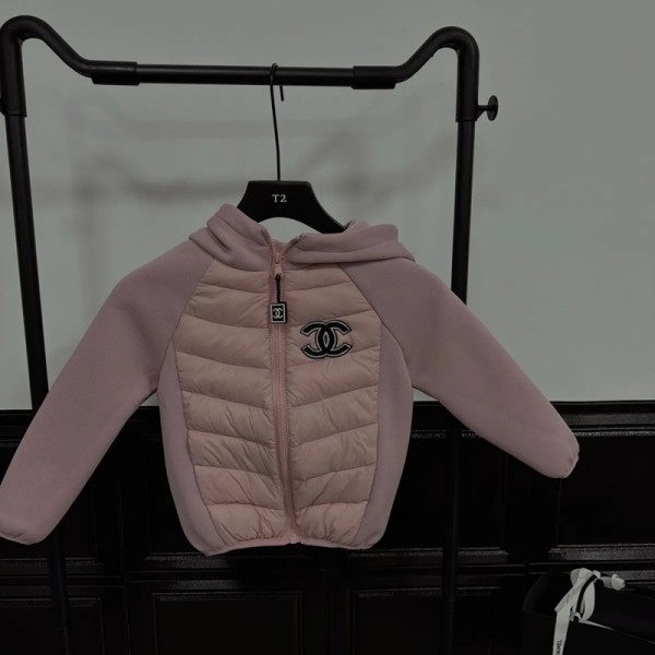 Chanel シャネルブランドキッズ ダウンジャケット ライトダウン フード付き 長袖 無地 110-170CM 厚さ 女の子ジャケット 男の子コート ポケット付き 軽量 子供服 暖かい ジュニア 可愛い 防寒 防風 保温 カジュアル
