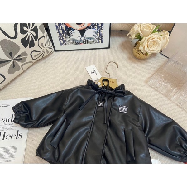 Chanel シャネルハイブランド ベビーレザージャケット キッズ 革ジャケット 裏起毛 ライダースジャケット 裏ボア 子ども アウター ボイーズ 皮コート 革ジャン 防風 防寒 73¬100cm 