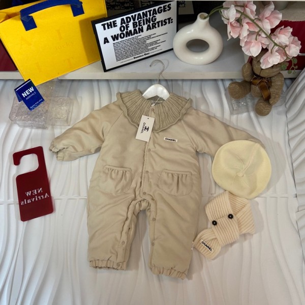 シャネルブランド ベビー服 ジャンプスーツ Chanel赤ちゃん 防寒着 アウター ふわもこ 軽量 ベビー 66¬90cm 男の子 女の子 新生児 カバーオール 中綿入り ダウンジャケット ダウンロンパース ロンパース