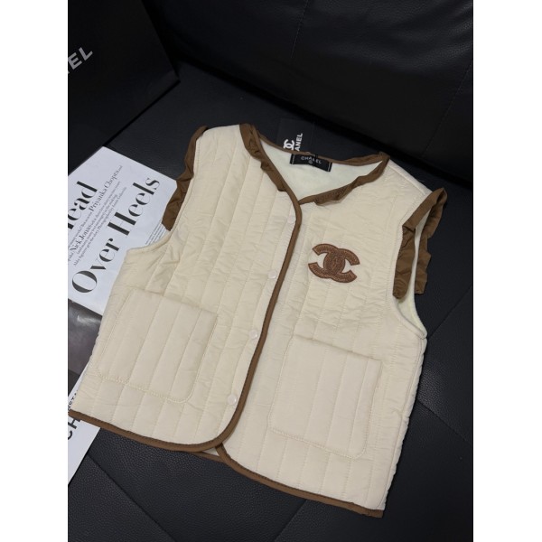 Chanel シャネル ブランド子供ベスト 防寒 裏起毛 キッズ中綿ベスト 中綿詰め 春夏秋 軽量 保温 男女兼用 90-140cm 登校 通園 防風 厚手 インナー アウター ギフト