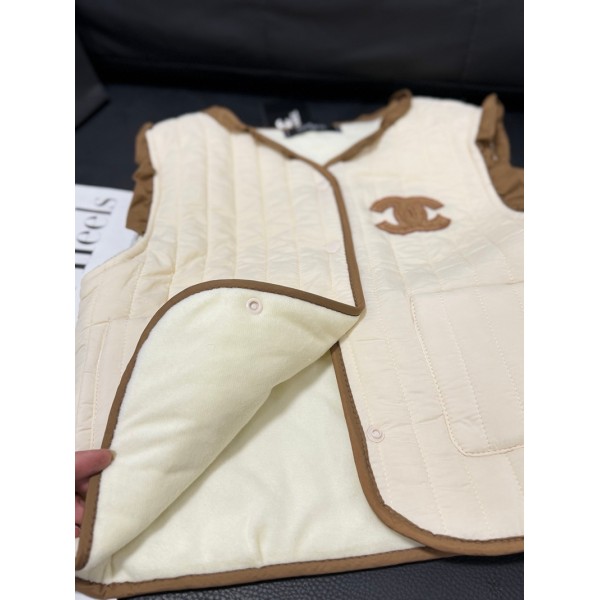 Chanel シャネル ブランド子供ベスト 防寒 裏起毛 キッズ中綿ベスト 中綿詰め 春夏秋 軽量 保温 男女兼用 90-140cm 登校 通園 防風 厚手 インナー アウター ギフト