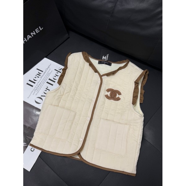 Chanel シャネル ブランド子供ベスト 防寒 裏起毛 キッズ中綿ベスト 中綿詰め 春夏秋 軽量 保温 男女兼用 90-140cm 登校 通園 防風 厚手 インナー アウター ギフト
