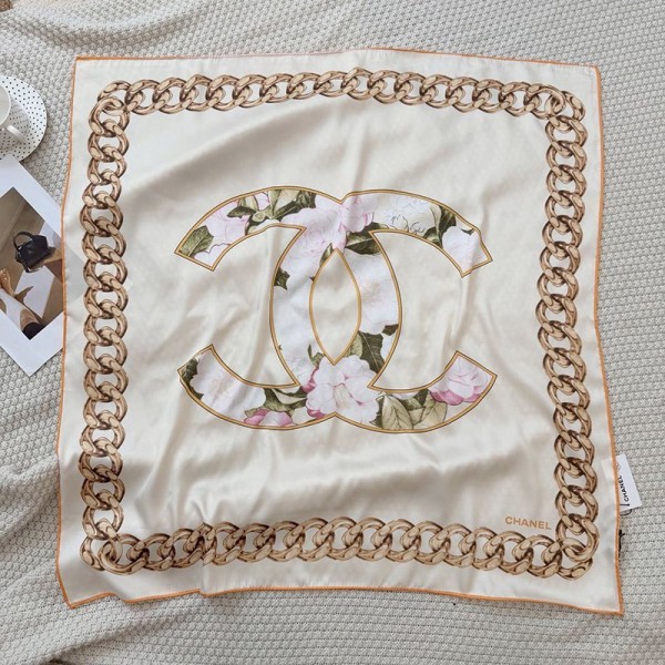 Chanel シャネルブランドパロディ スカーフ レディース 70×70cm 正方形 ネッカチーフ バンダナ ショール 髪飾り ヘッドバンド リボンスカーフ シルク風 バッグ飾り 巻き方 多機能 お洒落 通勤 海辺 旅行 春夏秋冬