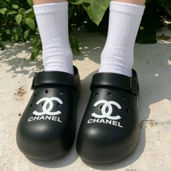 Chanel シャネルブランドサンダル レディース クロッグスリッパ かわいい 歩きやすい 外出スリッパ おしゃれ きれいめ 通気性 厚底 軽量 蒸れない 230¬250cm ルームシューズ 室内 アウトドア サボサンダル 夏用 凉感 DIY