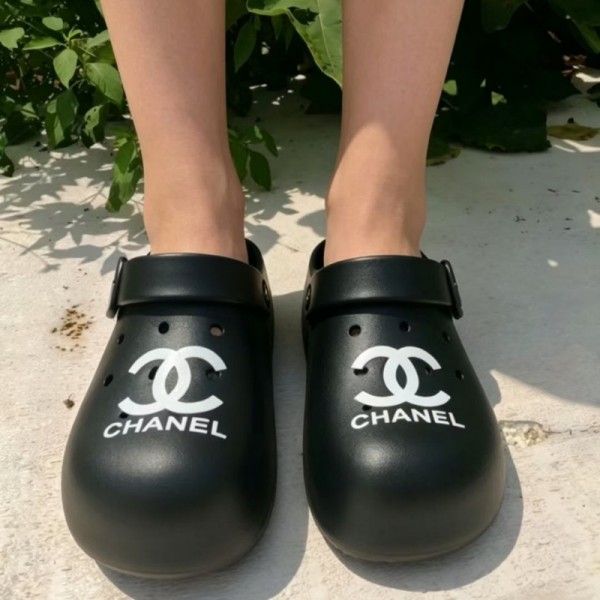 Chanel シャネルブランドサンダル レディース クロッグスリッパ かわいい 歩きやすい 外出スリッパ おしゃれ きれいめ 通気性 厚底 軽量 蒸れない 230¬250cm ルームシューズ 室内 アウトドア サボサンダル 夏用 凉感 DIY