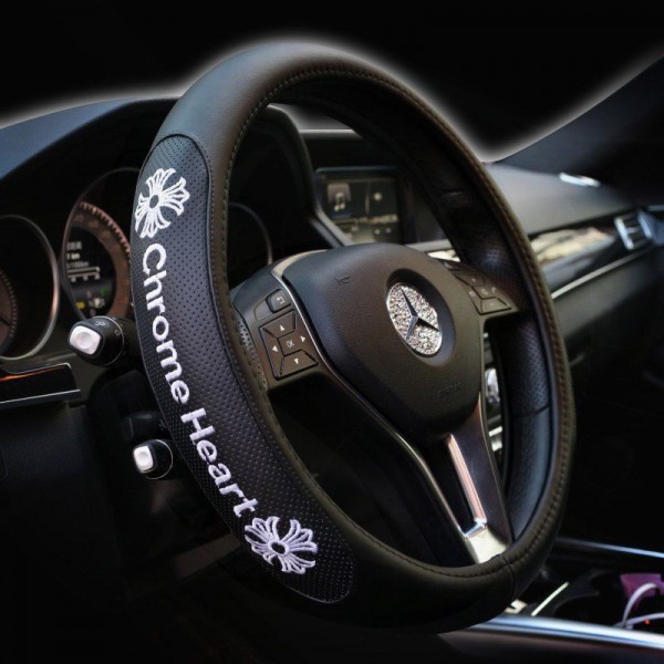 ブランドChrome Hearts クロムハーツ風 ステアリングカバー ハンドルカバー 車用 軽自動車 ブラック レザー 滑り止め ブランド車用アクセサリー おしゃれ 通気性がよい 
