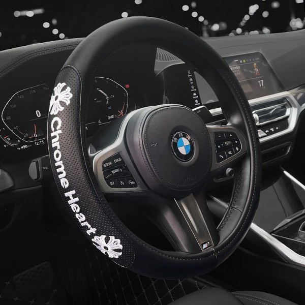 ブランドChrome Hearts クロムハーツ風 ステアリングカバー ハンドルカバー 車用 軽自動車 ブラック レザー 滑り止め ブランド車用アクセサリー おしゃれ 通気性がよい 