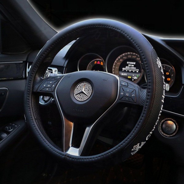 ブランドChrome Hearts クロムハーツ風 ステアリングカバー ハンドルカバー 車用 軽自動車 ブラック レザー 滑り止め ブランド車用アクセサリー おしゃれ 通気性がよい 