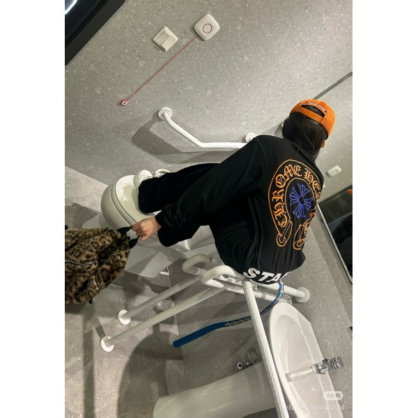 クロムハーツ Chrome Heartsブランド長袖tシャツ ハイブランドロングtシャツ 偽物 レディース メンズ 春秋tシャツ ブランド かわいい ブランドtシャツ 上着 カジュアル