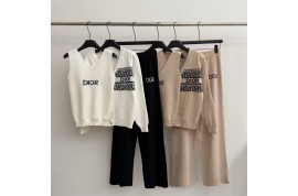 ディオール秋ニットセットアップ YSL 着痩せヨガパンツ パロディ