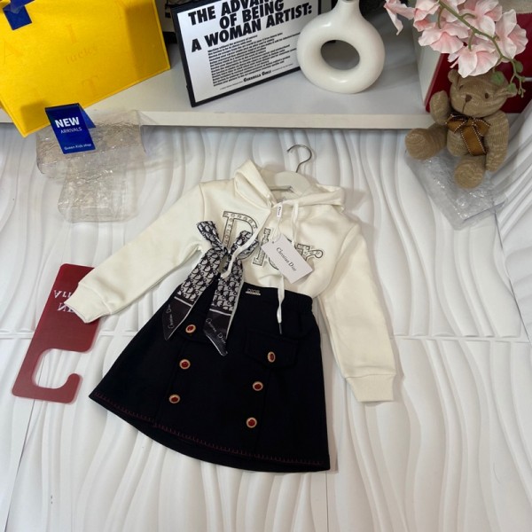Dior ディオールハイブランド女の子 子供服 セットアップ 上下セット 2点 ジャージ 厚手スウェット トレーナー 裏起毛スカート 長袖 クルーネック 110¬160cm 蝶結び 春 秋 可愛い 韓国風 小学生 中学生 通園 通学 ホワイト
