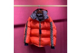 フェンディリバーシブルダウンジャケット ディオール トートバッグ 流行り