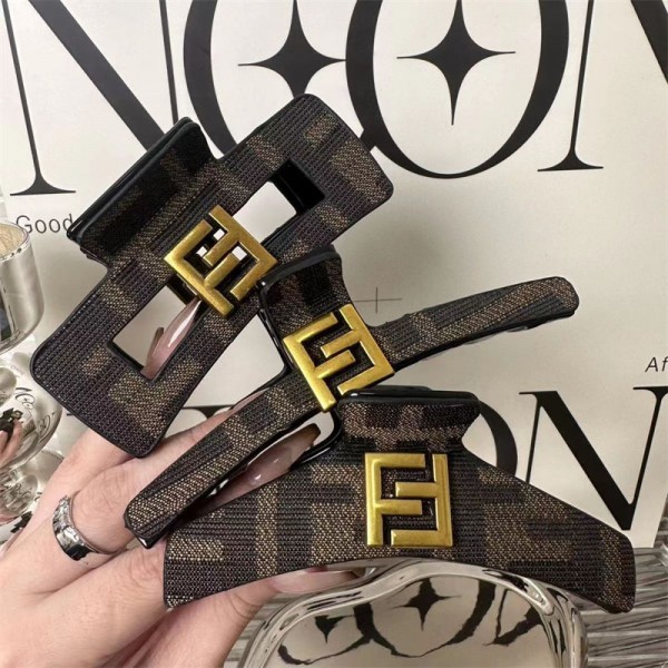 Fendi フェンディブランドヘアクリップ 大きめ バンスクリップ しっかりとまる 髪留め クリップ 大人 韓国 おしゃれ 可愛い ヘアアクセサリー 簡約 エレガント レディース オフィス お風呂 髪飾り
