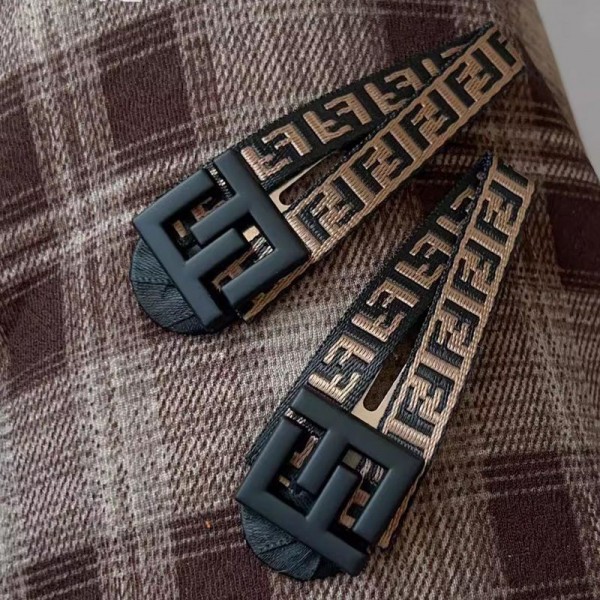 Fendi フェンディ ブランドヘアピン 2個セット ヘアクリップ おしゃれ 髪留め ぱっちん ヘアピン ヘアアクセサリー キラキラピン ヘアアクセサリー 髪飾り