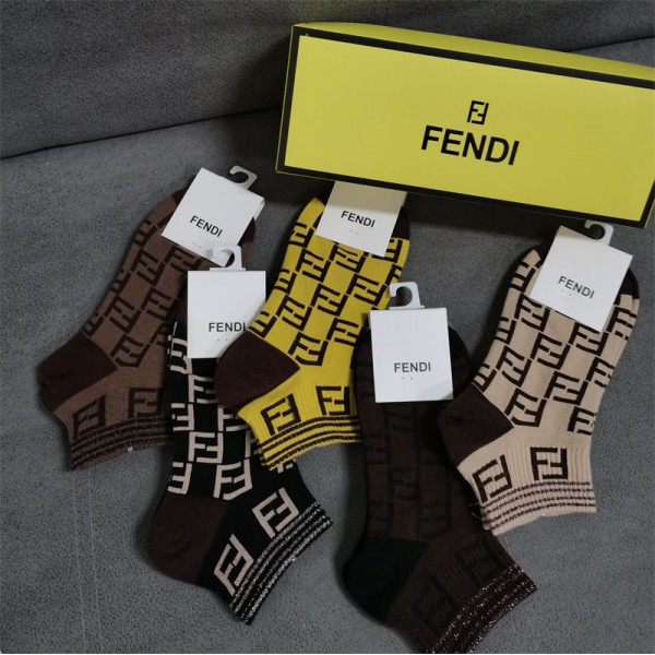 Fendi フェンディハイブランド ソックス 綿製レディース向け 靴下 かわいいコットン 靴下 メンズ 通気性ブランドソックス 男女兼用 ファッション