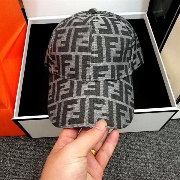 Fendi フェンディハイブランドキャップ 深め レディース 大きめ メンズ UVカット オーバーフィット おしゃれ コットン 帽子 野球帽 調節可能 紫外線対策 人気 男女兼用