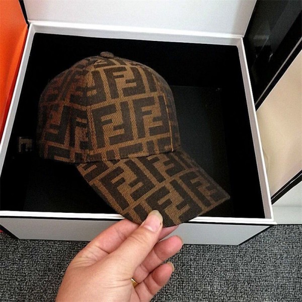 Fendi フェンディハイブランドキャップ 深め レディース 大きめ メンズ UVカット オーバーフィット おしゃれ コットン 帽子 野球帽 調節可能 紫外線対策 人気 男女兼用