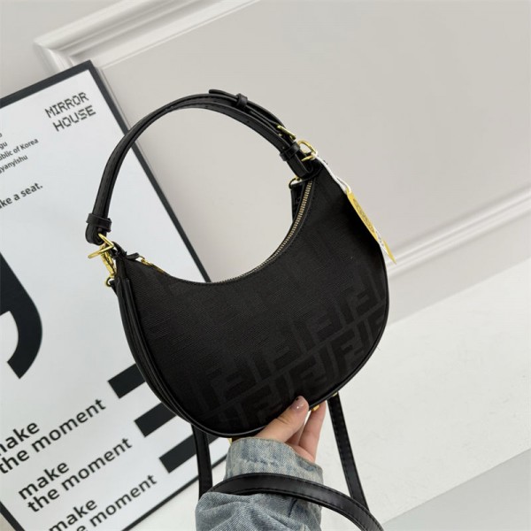 Fendi フェンディブランドホーボーバッグ ギャザーバッグ ハーフムーンバッグ ショルダーバッグ ギャザー レディース 大きめ 大容量 三日月 シャーリング ブラック ホワイト ショルダー バック 肩掛け 斜めがけ 鞄 カバン おしゃれ かわいい
