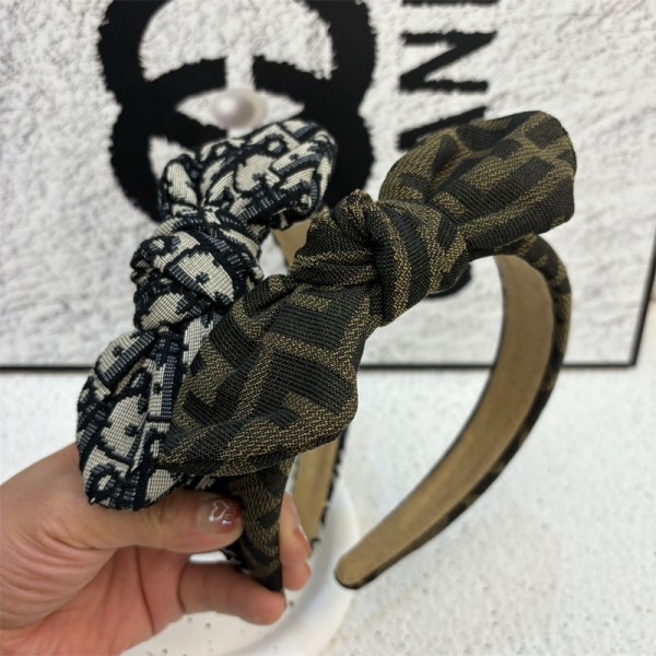 Fendi フェンディハイブランドカチューシャ Dior カチューシャ 痛くない 韓国風 ヘアバンド グッチカチューシャ レディース バイカラー クロス ツイスト 滑り止め 幅広 ヘアカチューシャ ガーリー 大人っぽい おしゃれ フォーマル ヘアアクセサリー 普段使い