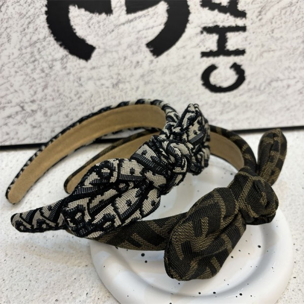 Fendi フェンディハイブランドカチューシャ Dior カチューシャ 痛くない 韓国風 ヘアバンド グッチカチューシャ レディース バイカラー クロス ツイスト 滑り止め 幅広 ヘアカチューシャ ガーリー 大人っぽい おしゃれ フォーマル ヘアアクセサリー 普段使い
