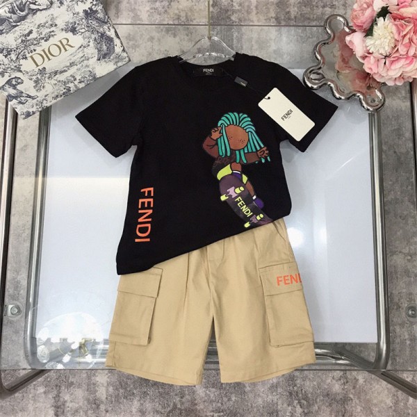 Fendi フェンディブランド子供服 男の子 セットアップ 夏 半袖 Tシャツ ハーフパンツ 半ズボン 上下セット 子供 ジャージ 上下セット 男の子 服 カジュアル 韓国 おしゃれ 男の子 半袖スウェット セットアップ キッズ 90-160cm