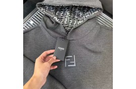 注目されるフェンディパーカー ディオールＴシャツ グッチ肩掛けバッグ