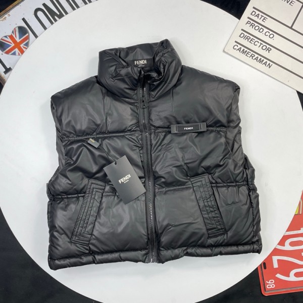Fendi フェンディブランドキッズ ダウン ベスト 暖かい 子供 女の子 中綿ジャケット 軽量 前開き 子供服 男の子 アウター ベビー 中綿コート 綿入れ 保温 防寒対策 防風 通園 通学 春 秋 冬100-160cm