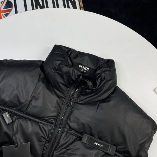 Fendi フェンディブランドキッズ ダウン ベスト 暖かい 子供 女の子 中綿ジャケット 軽量 前開き 子供服 男の子 アウター ベビー 中綿コート 綿入れ 保温 防寒対策 防風 通園 通学 春 秋 冬100-160cm