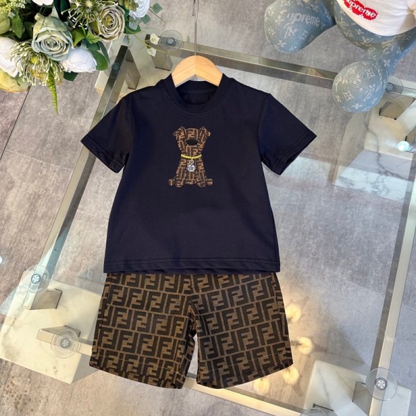 Fendi フェンディブランド子供服 男の子 セットアップ 夏服 半袖 Tシャツ 90-160cm ハーフパンツ 上下セット 子供 ジャージ 上下セット 男の子 カジュアル 韓国 お洒落 男の子 半袖スウェット セットアップ キッズ 出産祝い 子供の日プレゼント