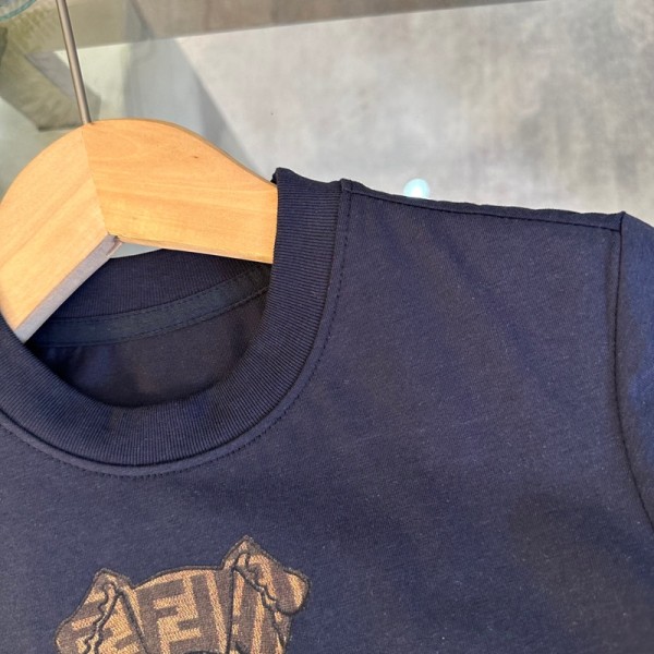 Fendi フェンディブランド子供服 男の子 セットアップ 夏服 半袖 Tシャツ 90-160cm ハーフパンツ 上下セット 子供 ジャージ 上下セット 男の子 カジュアル 韓国 お洒落 男の子 半袖スウェット セットアップ キッズ 出産祝い 子供の日プレゼント