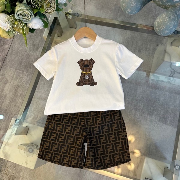 Fendi フェンディハイブランド子供服 男の子 セットアップ 夏 ベビー服 キッズ服 薄手 通気性 速乾 半袖 Tシャツ 半ズボン キッズ ゆったり カジュアル トップス 短パン ジュニア 韓国 お洒落 可愛い ジャージ 上下セット かわいい 人気 通園 通学 普段着90-160cm