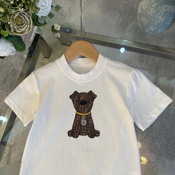 Fendi フェンディハイブランド子供服 男の子 セットアップ 夏 ベビー服 キッズ服 薄手 通気性 速乾 半袖 Tシャツ 半ズボン キッズ ゆったり カジュアル トップス 短パン ジュニア 韓国 お洒落 可愛い ジャージ 上下セット かわいい 人気 通園 通学 普段着90-160cm